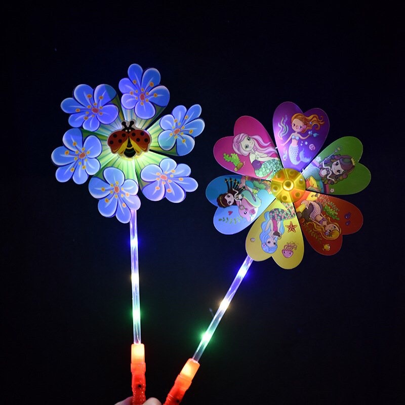 Chong chóng có đèn Led. Shop sẻ kiểm tra đèn trước khi giao.