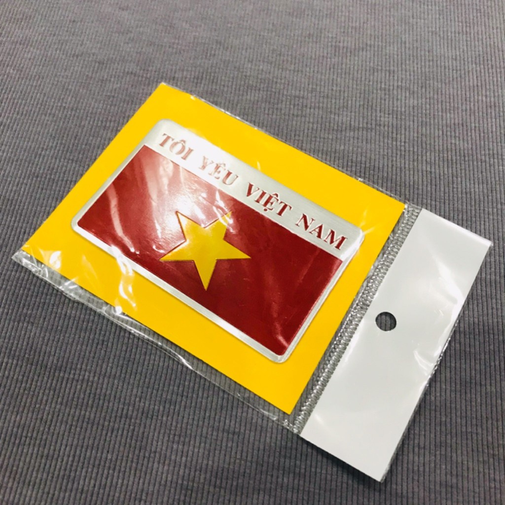 Tem nhôm cờ Việt Nam có sẵn keo lột ra dán bao đẹp như hình