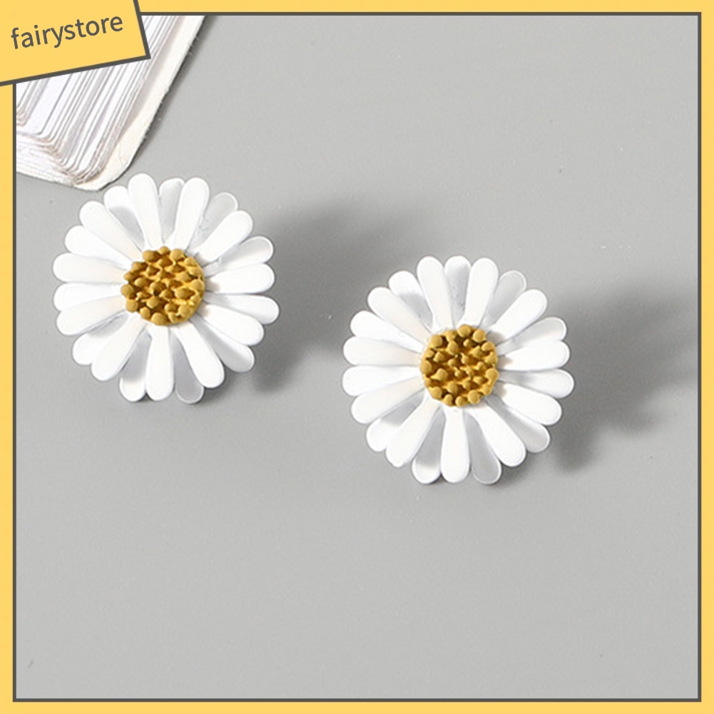 Khuyên Tai Hình Hoa Cúc Xinh Xắn Dành Cho Nữ