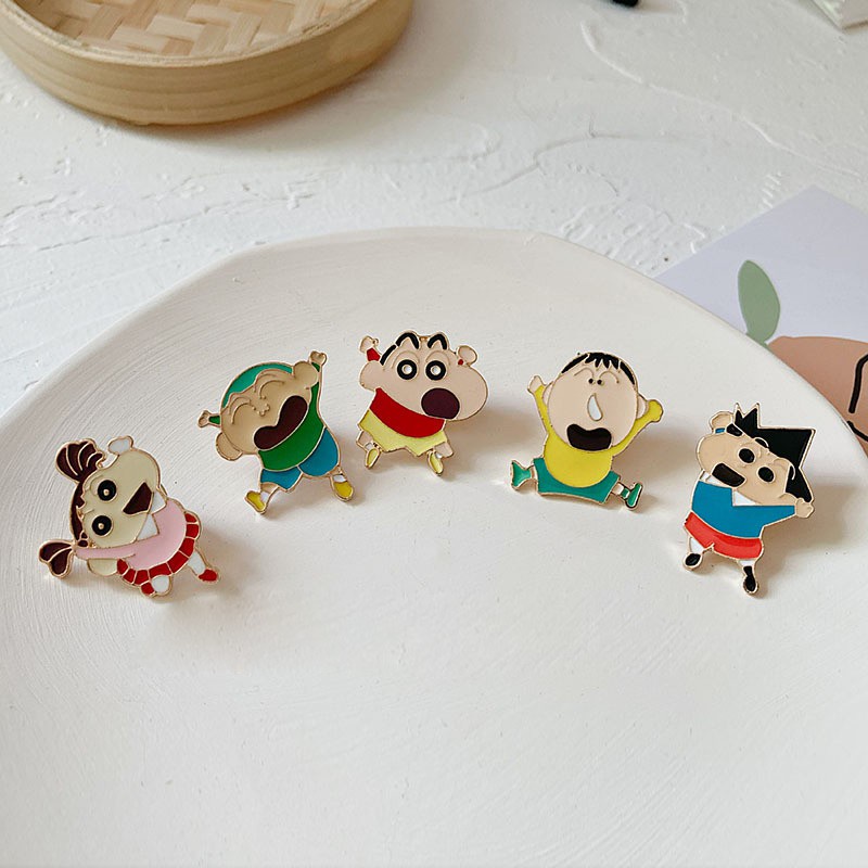 Ghim cài áo hình cậu bé bút chì shin-chan hoạt hình thiết kế dễ thương