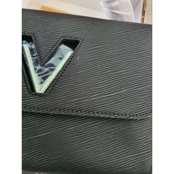 Pass túi đen khóa V