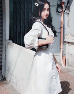 Đầm trắng nhúng ngực nút bọc (kèm hình thật)
