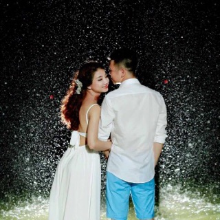Maxi trắng hở lưng