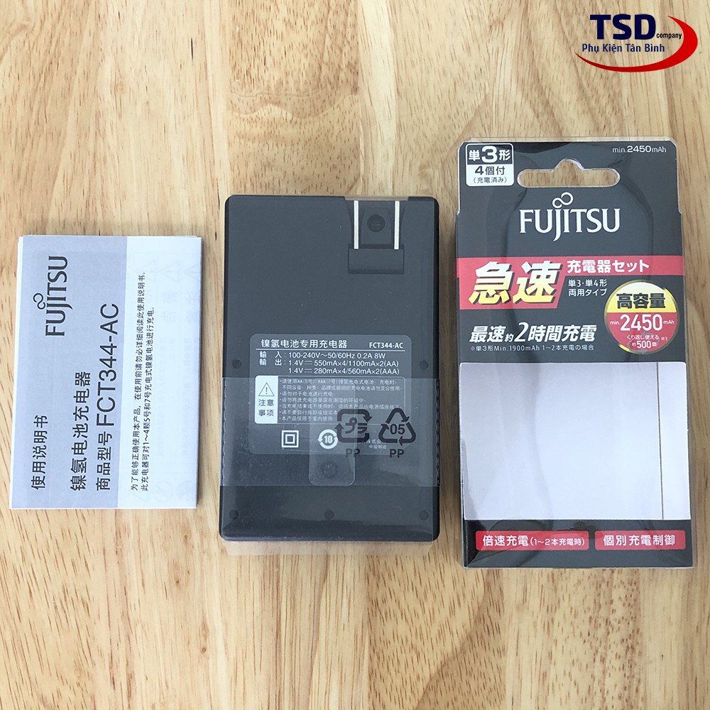 Bộ Sạc Pin Fujitsu FCT344 Tích Hợp Sạc Nhanh Kèm 4 Viên Pin AA 2450mAh