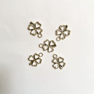 Cỏ bốn lá Tặng khoen móc