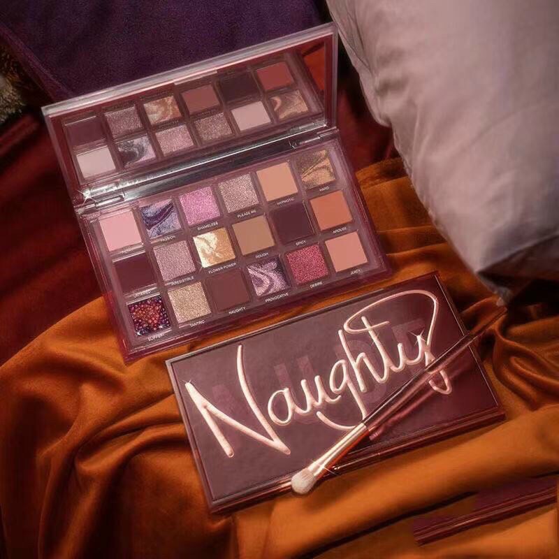 Bảng phấn màu mặt Naughty huda moji Nude