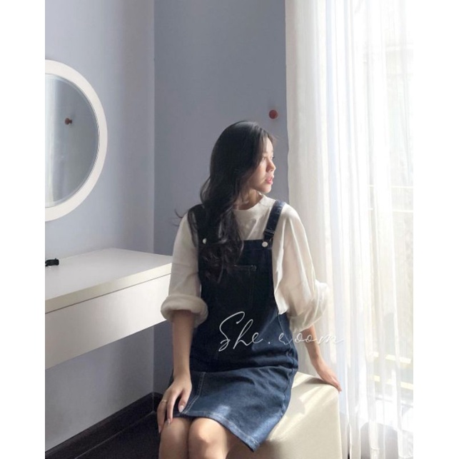 Yếm jean kèm áo phông trắng dài tay