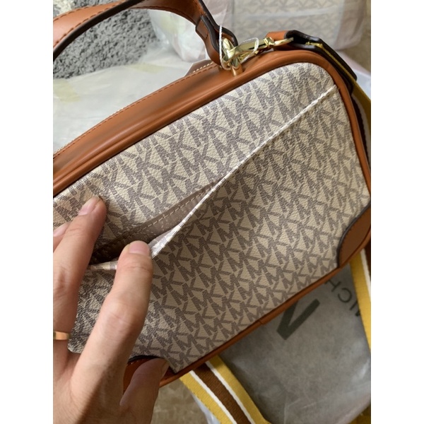 Túi Mk đeo chéo dáng hộp đẹp 2 màu