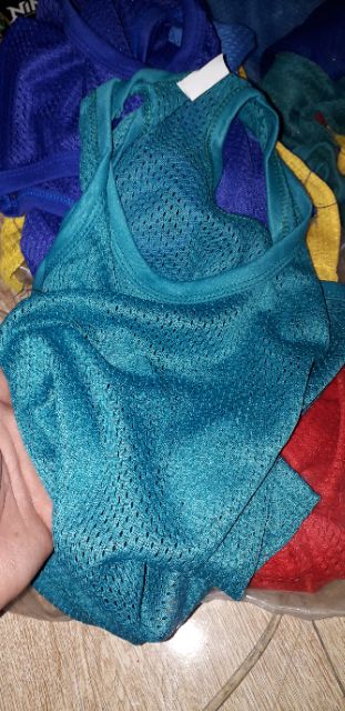 Một chiếc áo thun lá 3 lổ số 5 cho các bé từ 12 đến 15 ký