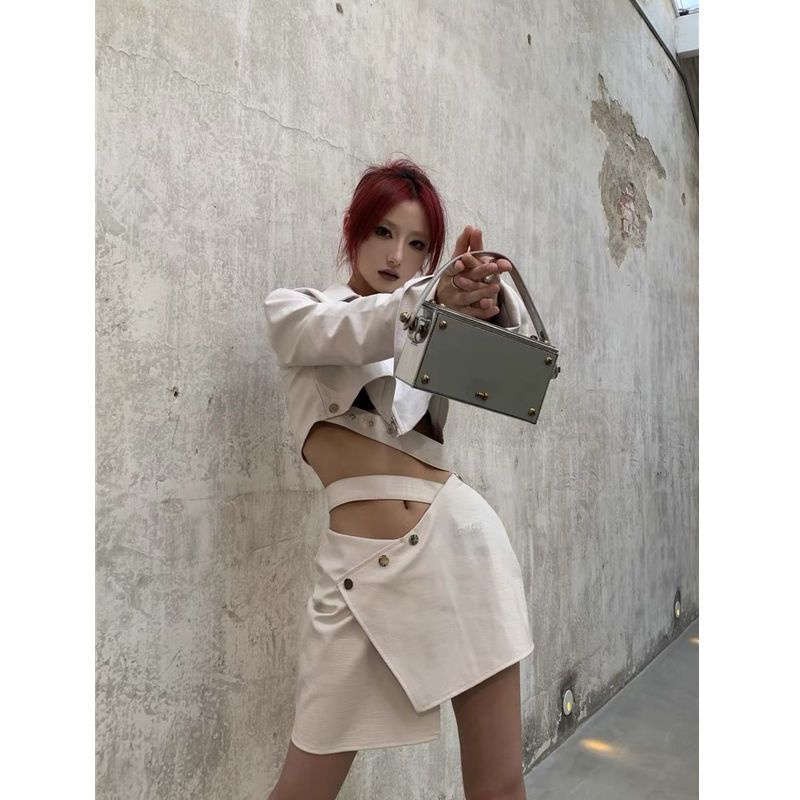 Áo Khoác Da Dáng Ngắn Phối Chân Váy Lệch Tà Thời Trang Mùa Thu Cá Tính Cho Nữ