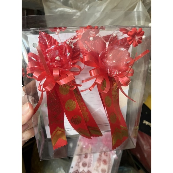 Hoa cài áo đám cưới cho nam và nữ