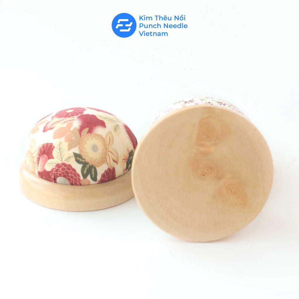 Gối bông cắm kim đế gỗ handmade