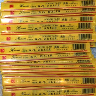 1 chiếc thước kẻ 20cm