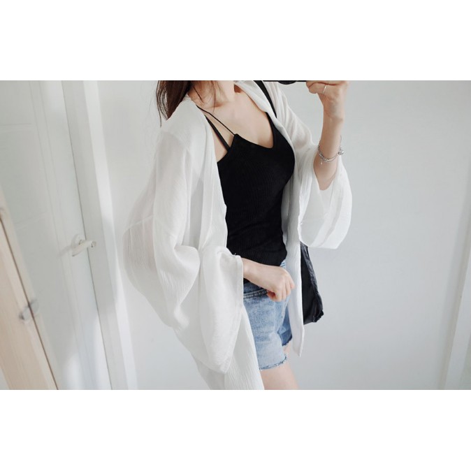Áo cardigan voan trắng dáng ngắn chống nắng đi biển. | BigBuy360 - bigbuy360.vn