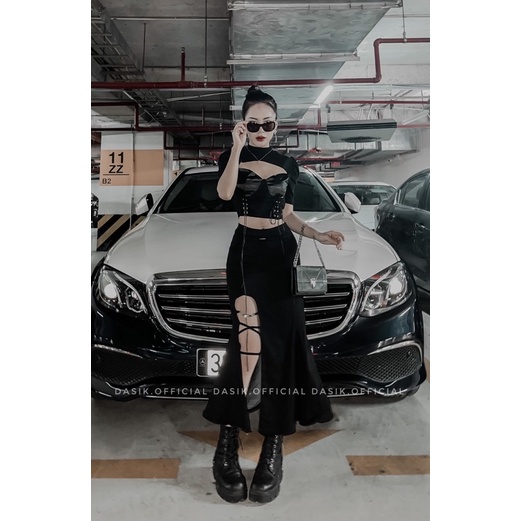 Áo croptop cut-out đan dây, chân váy đuôi cá xẻ đùi