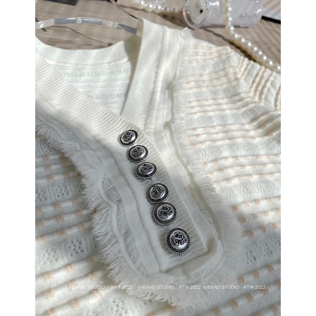 Váy len dệt khuy ngực