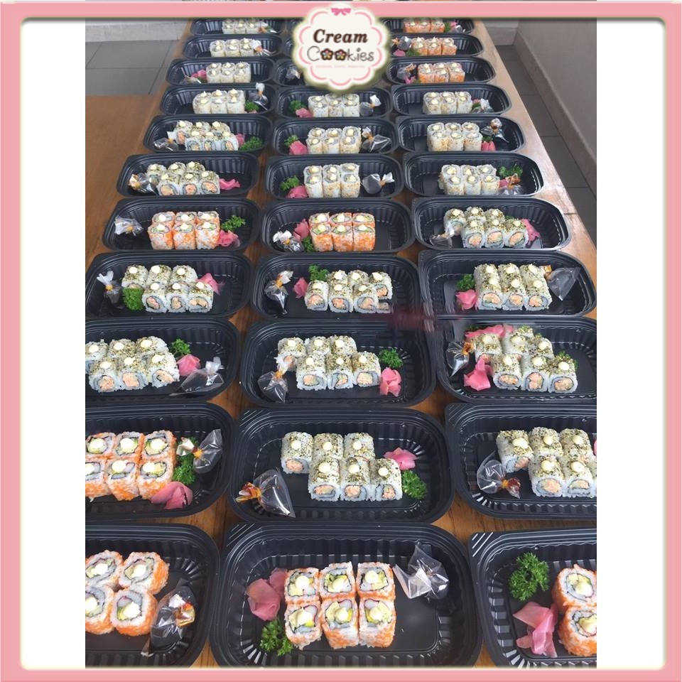 100 Hộp Nhựa Sushi HT17 Dùng 1 Lần Đế Đen