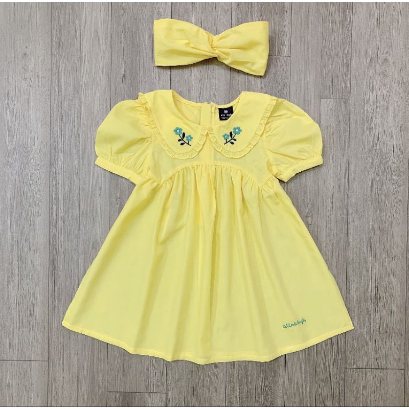 Đầm bé gái kèm băng đô vàng thêu