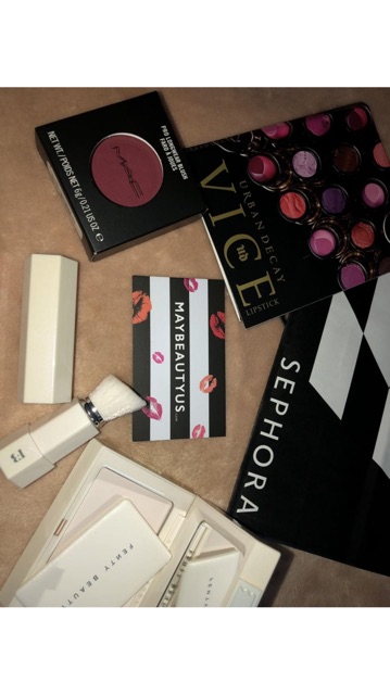 [ HÀNG MỚI VỀ ]Phấn phủ kiềm dầu ko màu Fenty Invisimatte Blotting Powder và Cọ Fenty Touch Up Brush 130 | BigBuy360 - bigbuy360.vn