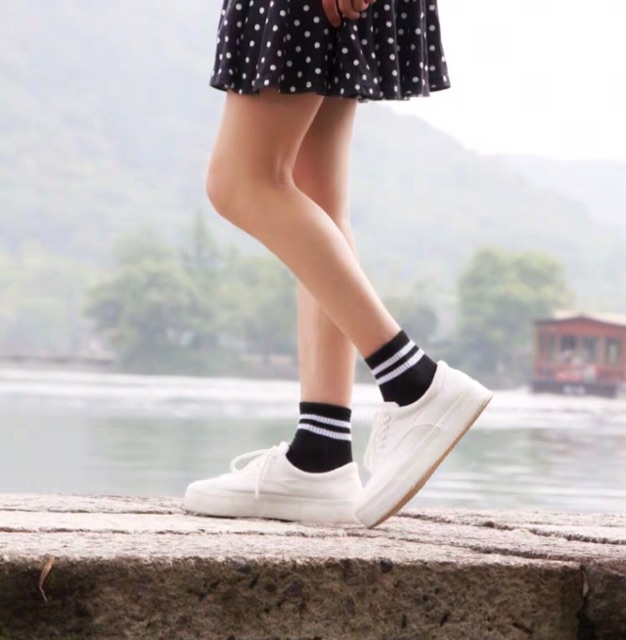 Vớ / tất sọc ngang phong cách thời trang hot trend