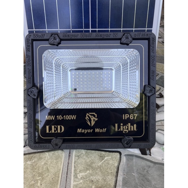 Đèn đổi màu 16 màu năng lượng mặt trời thương hiêu Mayor Wolf, công xuất 50W bảo hành 2 năm. 7 màu sắc cầu vồng