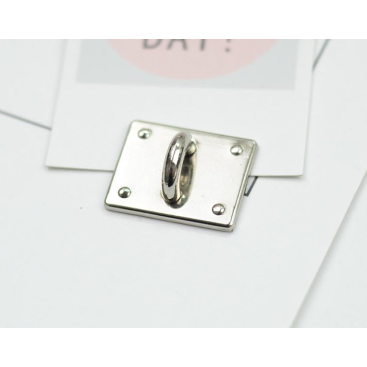 Hook gắn nametag
