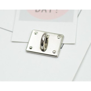 Hook gắn nametag