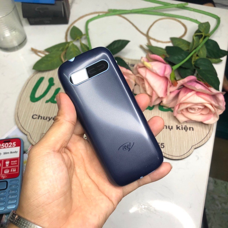 Điện thoại itel it5025 Màn hình to 2.4inch Loa to Phông chữ lớn có đèn pin Bảo hành 12 tháng | BigBuy360 - bigbuy360.vn