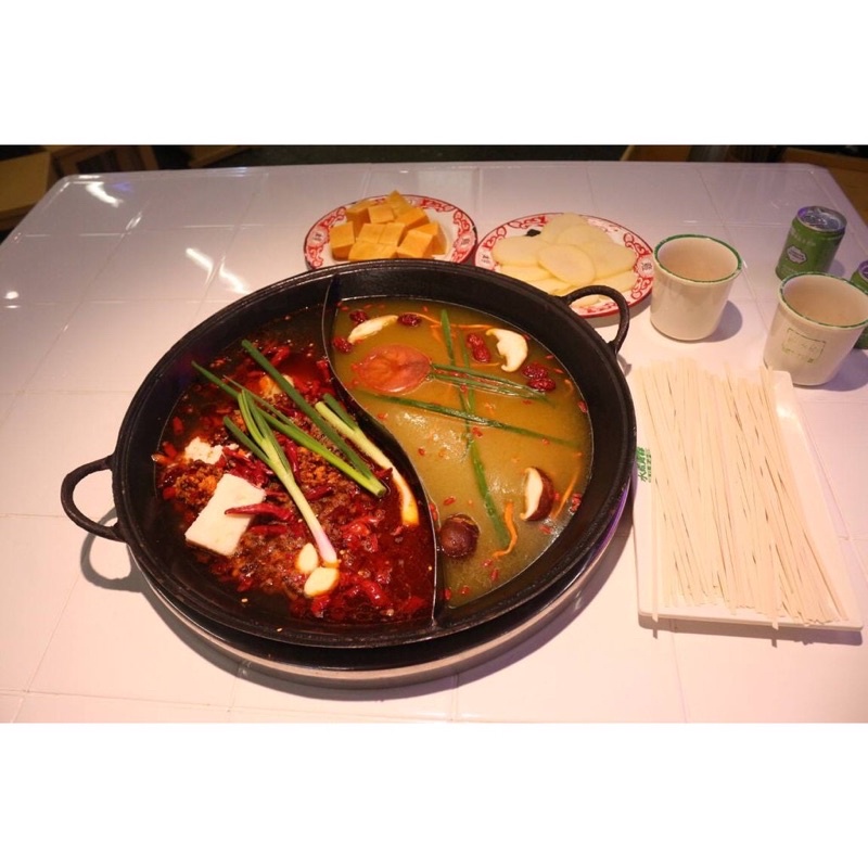 Cốt Lẩu Âm Dương- Trùng Khánh Qiuxia 360gram | BigBuy360 - bigbuy360.vn