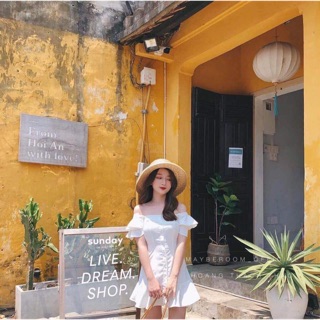 Váy hở vai tay bèo