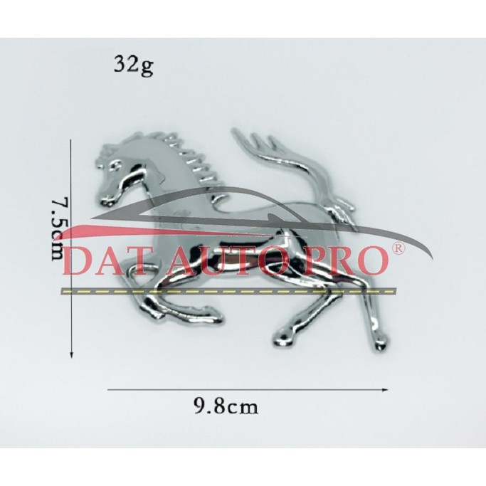 Tem logo nổi 3D ngựa kiểu Ferrari trang trí xe màu trắng
