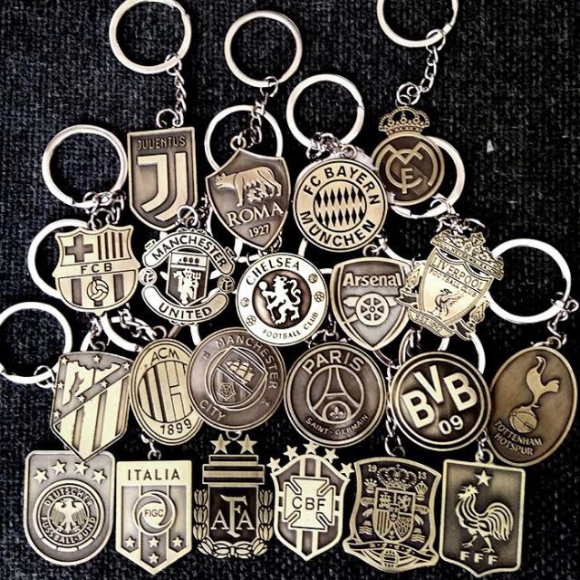 Móc khóa kim loại in nổi 2 mặt các CLB bóng đá thế giới Manchester, Arsenal, Chelsea, Barca, Real, Liverpool - Trâu shop