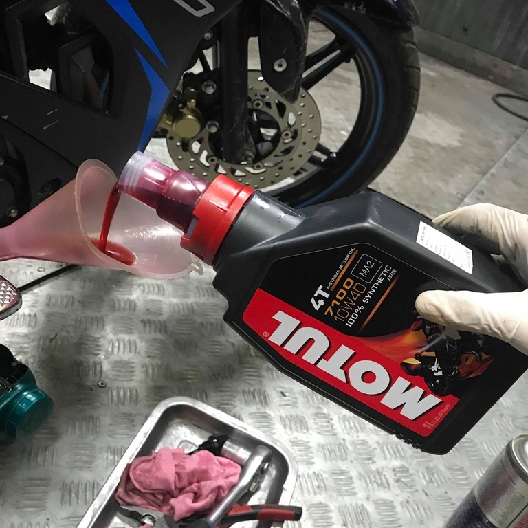 Dầu Nhớt MOTUL 7100 10W40 FRANCE