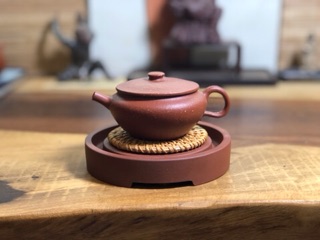 Khay tử sa để ấm trà- hình chiếc lá