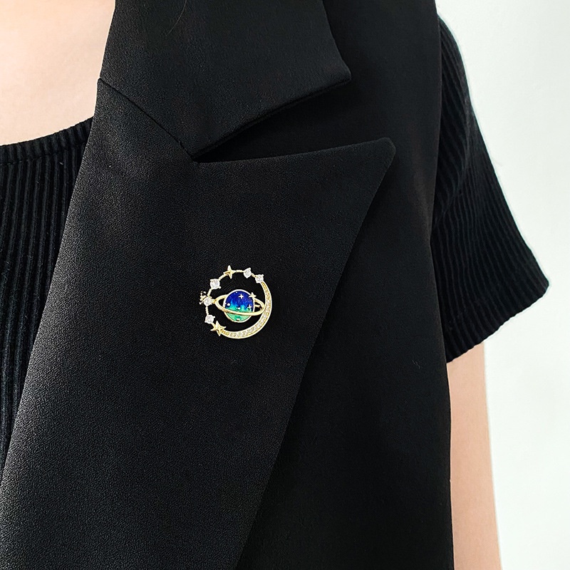 Pin cài áo vòng xoay vũ trụ - GC408