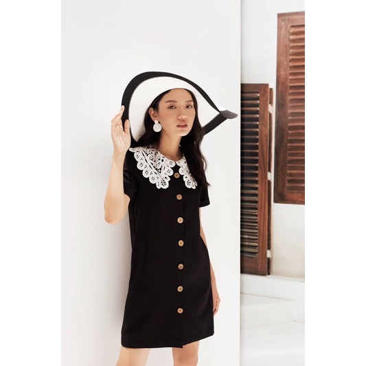 [Mã BMBAU50 giảm 50K đơn 150K] LIIN - Váy Khuy Gỗ Phối Cổ Ren Lace Button Dress V00592 | BigBuy360 - bigbuy360.vn