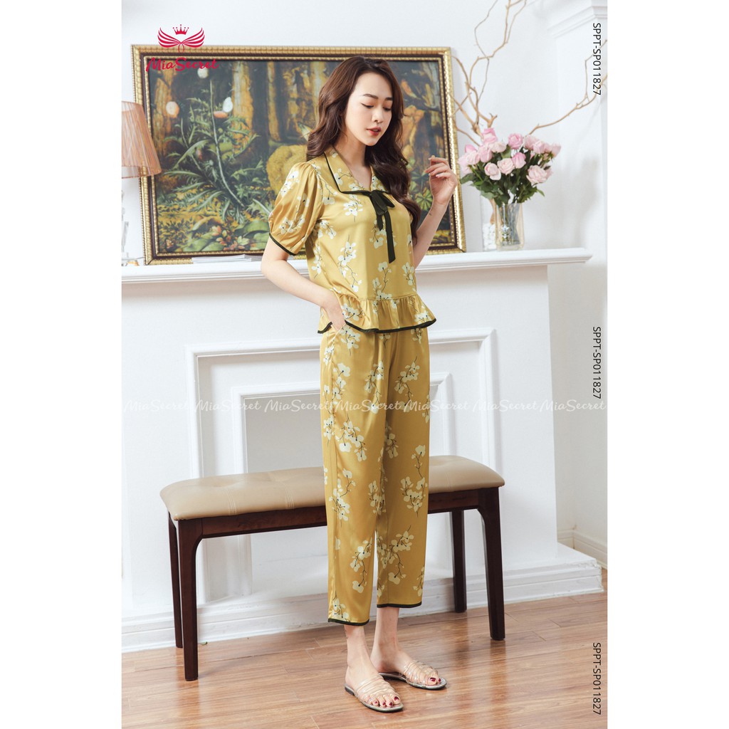 Bộ Đồ Ngủ Pijama Mia Secret Lụa Thái Cao Cấp - Họa Tiết Cổ Nơ Đen Hoa Đào Vàng Tay Cộc Quần Dài - SP011827