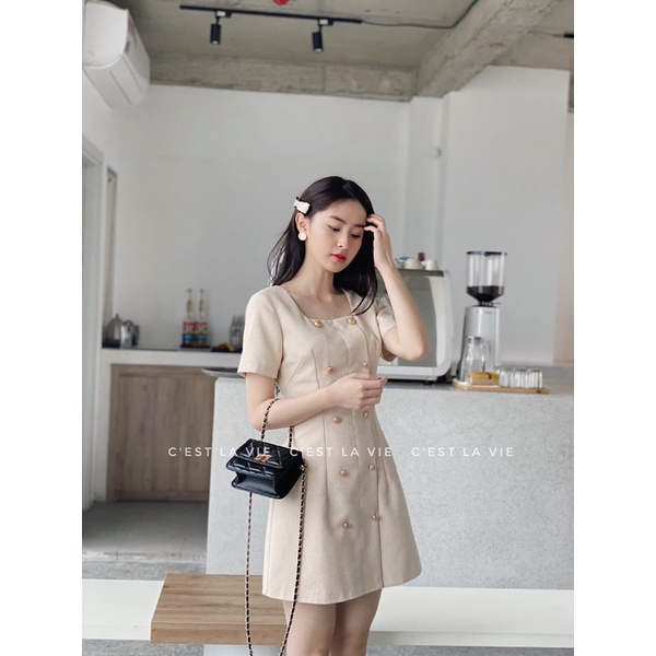 Váy tweed cổ vuông hai hàng cúc