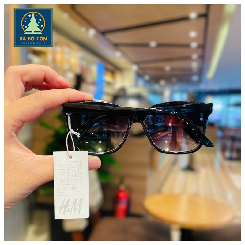 Kính HM săn Sale, xước nhẹ giảm còn 180k chuẩn Authentic, có mail mua hàng tại web, đầy đủ tem tag fullbox