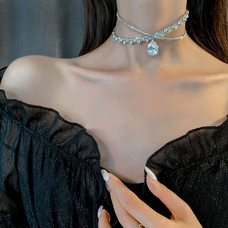 Vòng Cổ Choker Mặt Thánh Giá Đính Đá Zircon