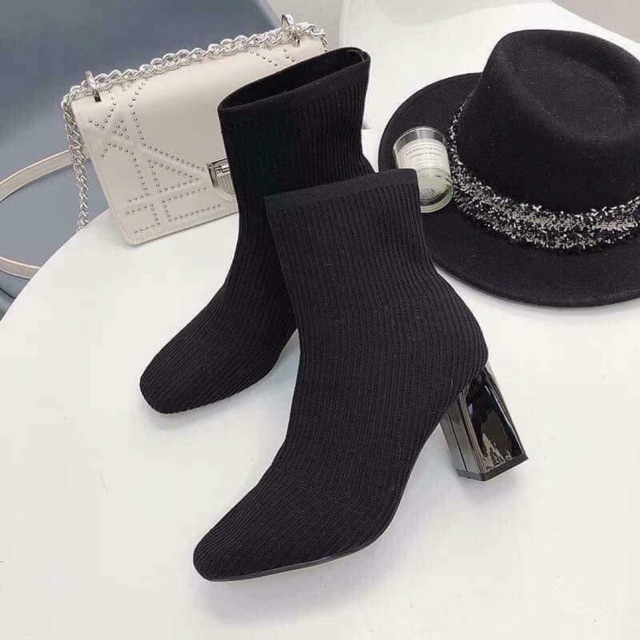 Bốt đen sz 36 hot hit