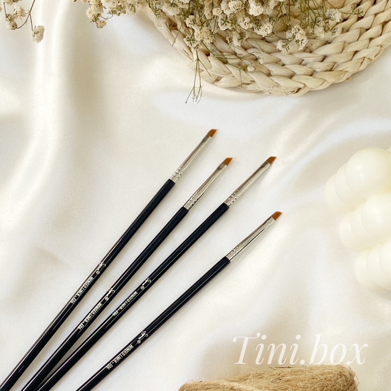 Cọ vẽ eyeliner đầu nhỏ siêu mảnh Sigma E06 Winged Liner Brush