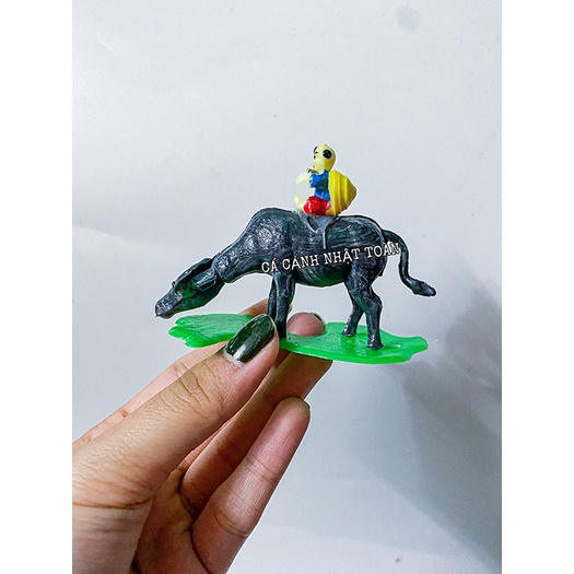 CHÚ TIỂU CỞI TRÂU BẰNG NHỰA TRANG TRÍ BỂ CÁ NON BỘ 6CM