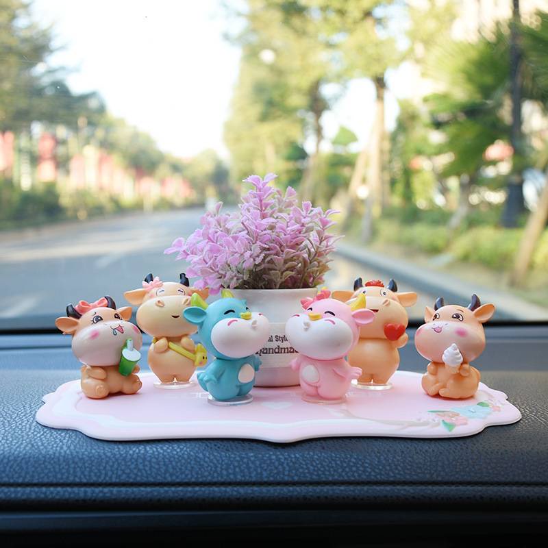 Set mô hình chú trâu loi choi dễ thương trang trí nội thất xe hơi