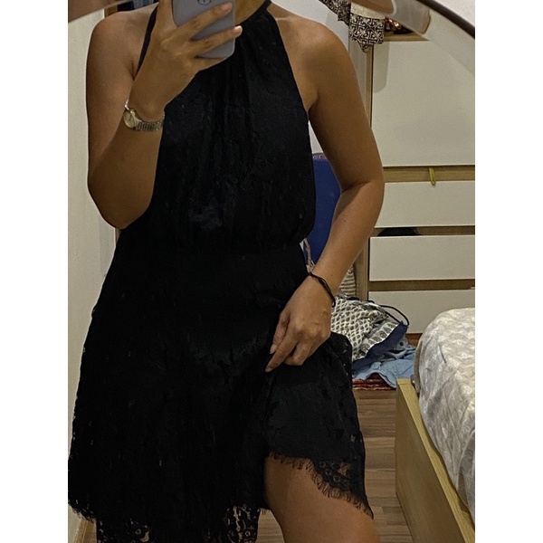 Đầm ren cổ yếm Juicy