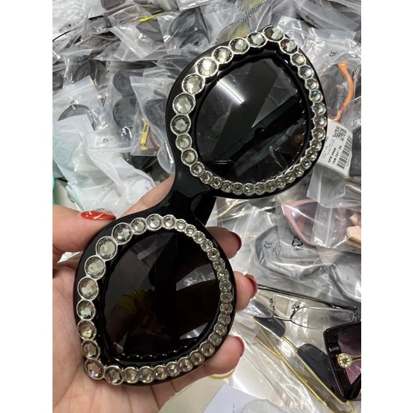 Kính si chuẩn hiệu