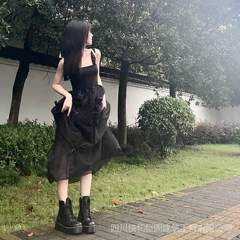 Đầm Hai Dây Phối Lưới Màu Đen Phong Cách Pháp Thời Trang Mùa Hè Quyến Rũ Cho Nữ