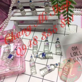 Charm chai nước suối