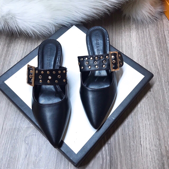 Dép sục đai đinh