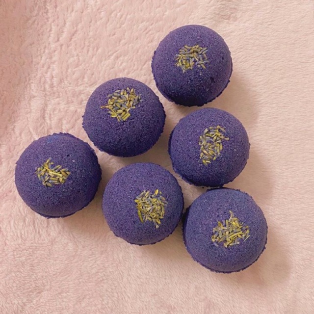 Bom tắm Oải hương (Lavender Bath Bomb)